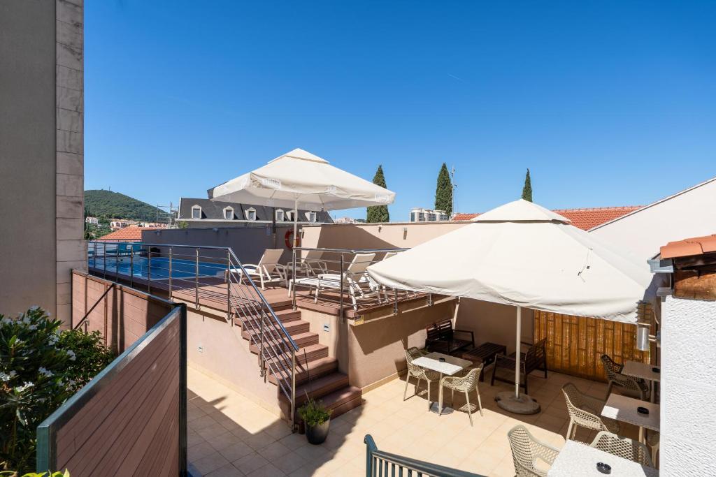 Bazén v ubytování Berkeley Hotel nebo v jeho okolí