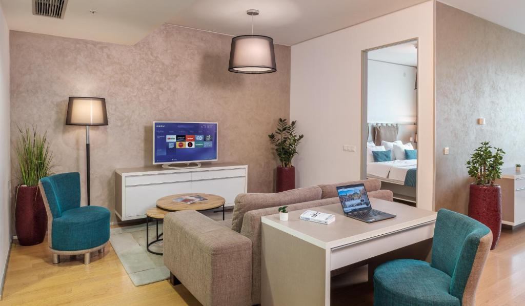 VN3 Terraces Suites by Adrez - Resim 32