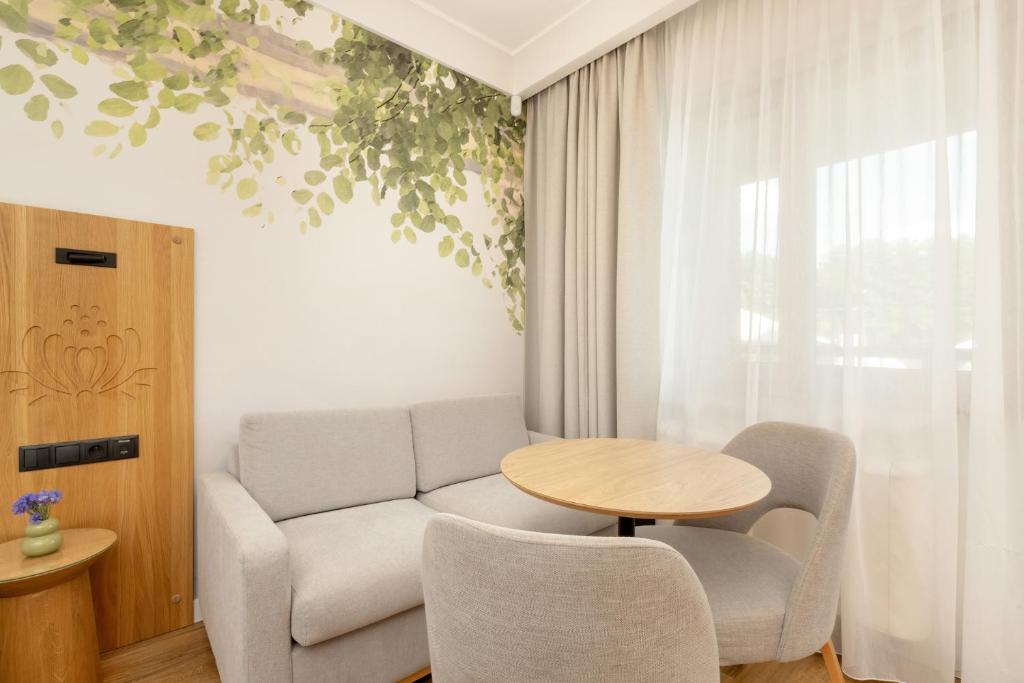 A seating area at Chaber Apartamenty