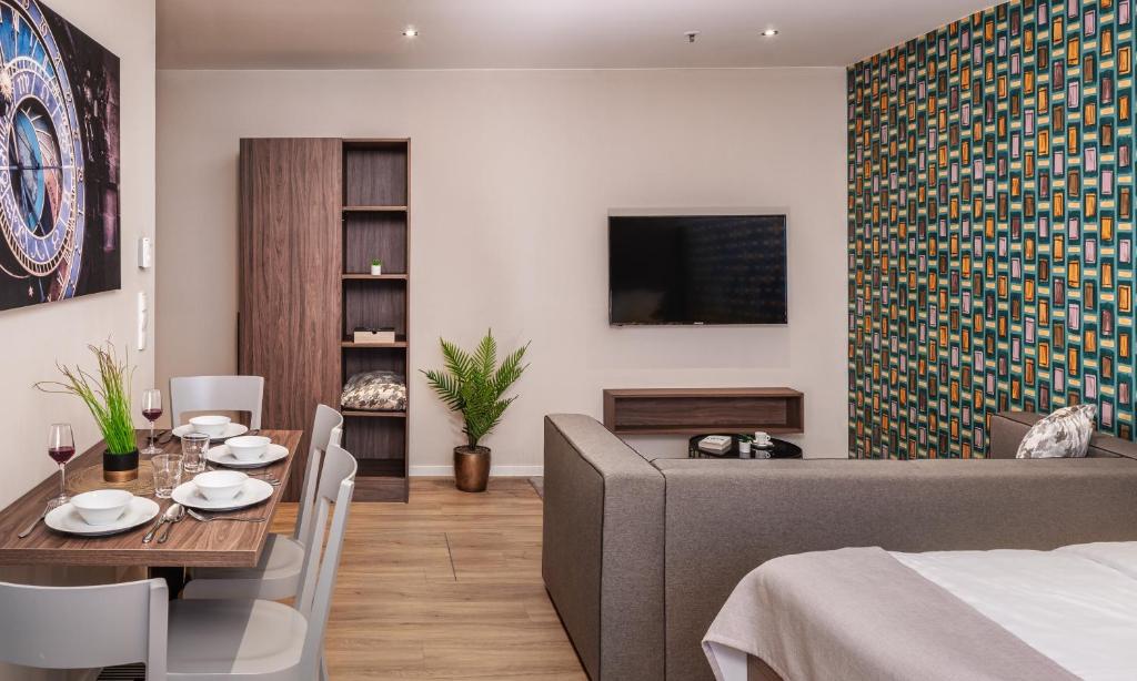 TV a/nebo společenská místnost v ubytování VN17 Rooftop Suites by Adrez