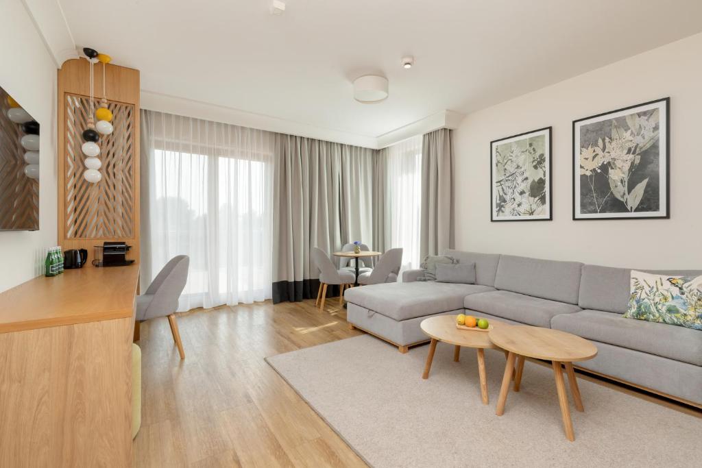 A seating area at Chaber Apartamenty