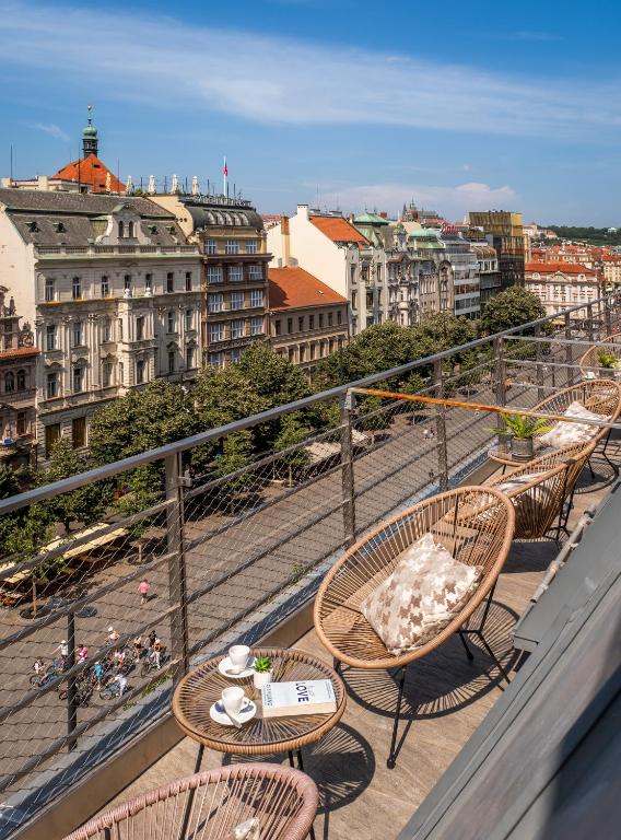 Nespecifikovaný výhled na destinaci Praha nebo výhled na město při pohledu z aparthotelu