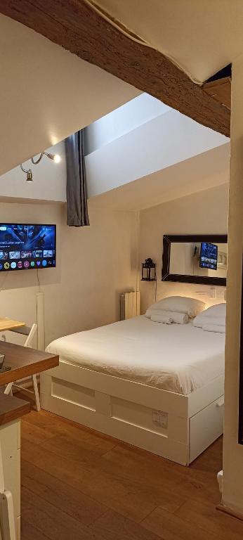 Postel nebo postele na pokoji v ubytování La Loge Du Vieux Lyon