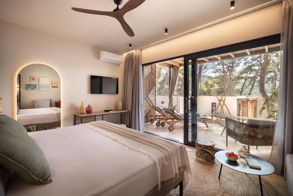 Postel nebo postele na pokoji v ubytování PLACES Hvar Villas by Valamar