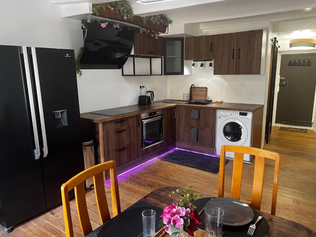 Kuchyň nebo kuchyňský kout v ubytování Appartement moderne et chaleureux