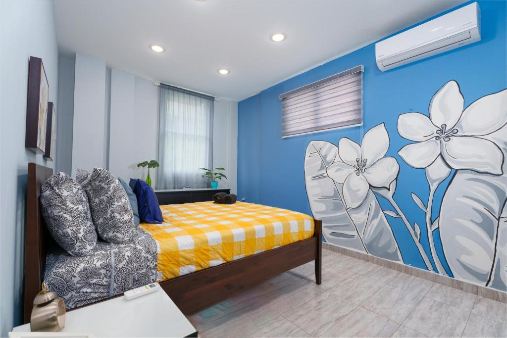 Postel nebo postele na pokoji v ubytování Somos Hotel San Juan