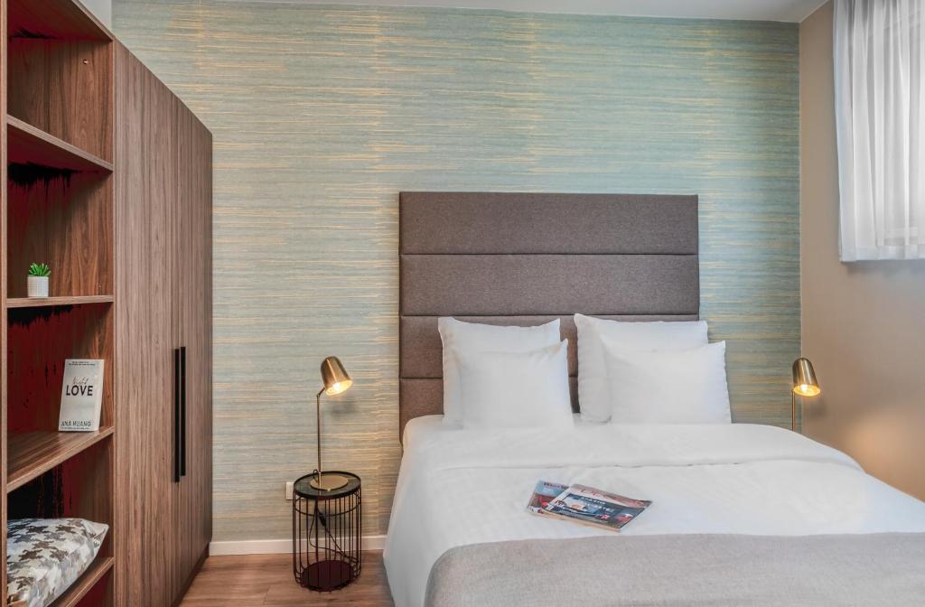 Postel nebo postele na pokoji v ubytování VN17 Rooftop Suites by Adrez