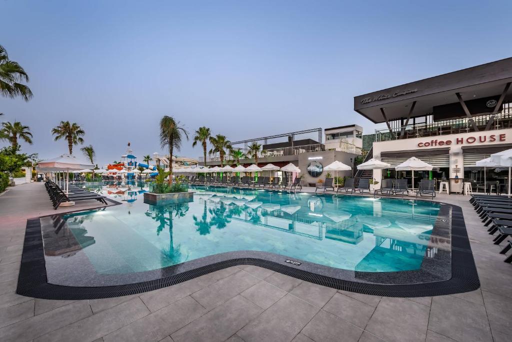 Bazén v ubytování White City Resort Hotel - Ultra All Inclusive nebo v jeho okolí