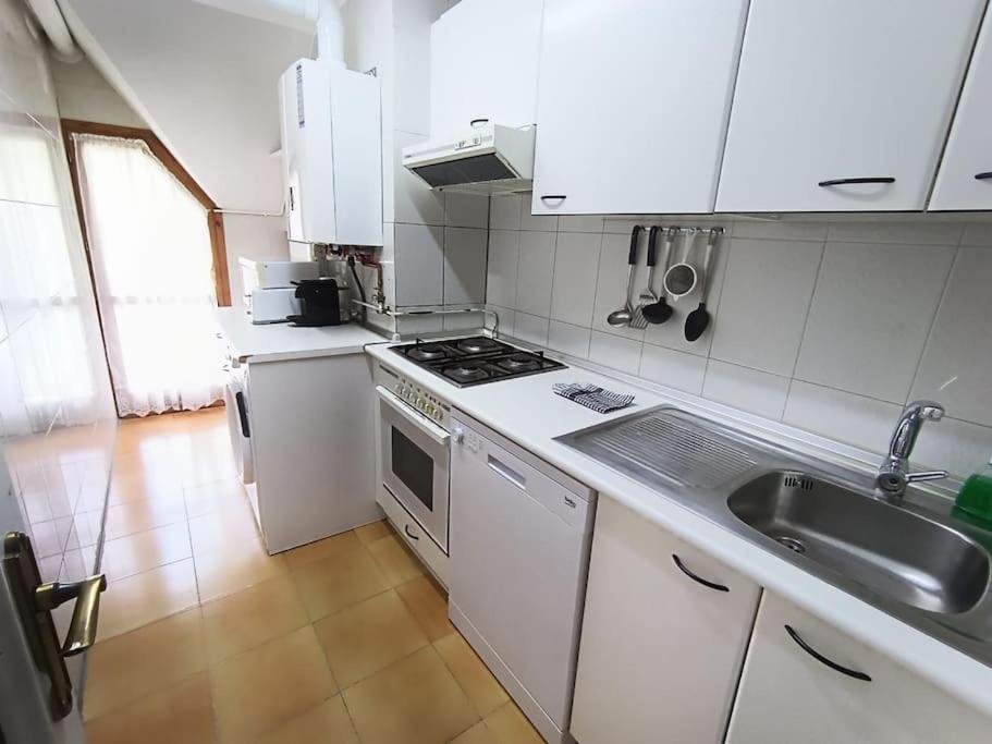 Kuchyň nebo kuchyňský kout v ubytování Balaitus Petfriendly - Arafita Apartamentos