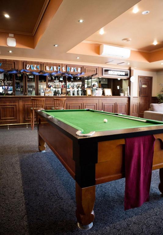 Biliár nebo kulečník v ubytování Enfield Hotel