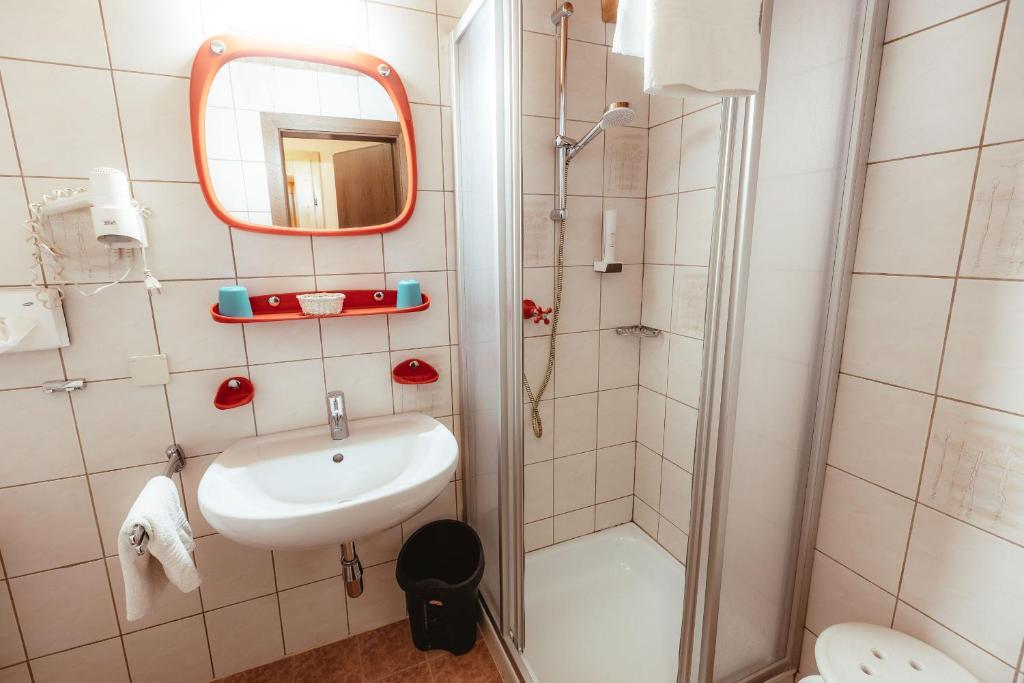 Kúpeľňa v ubytovaní Hotel Gasthof Walcher