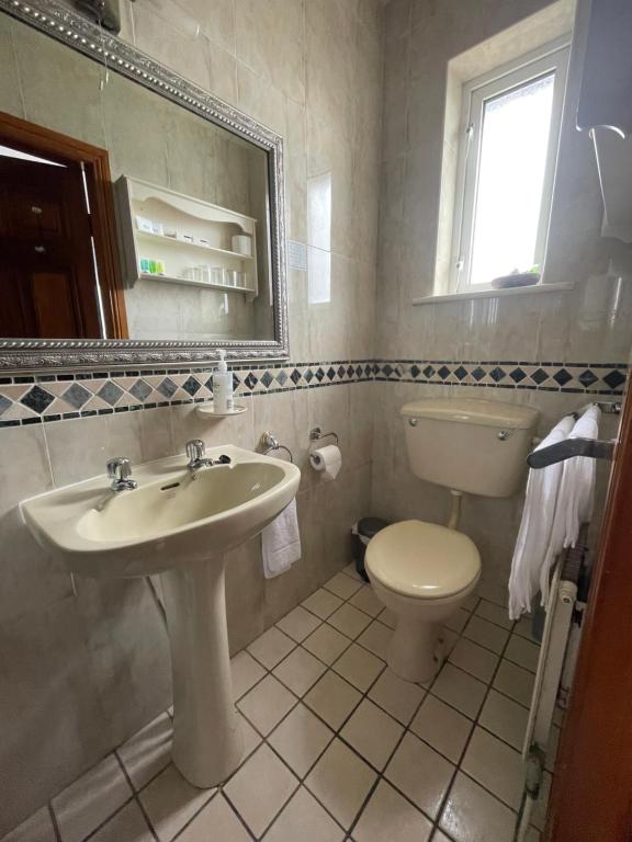 Koupelna v ubytování Ardawn House