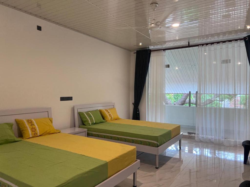 Postel nebo postele na pokoji v ubytování Trinco Caritas Guest Villa
