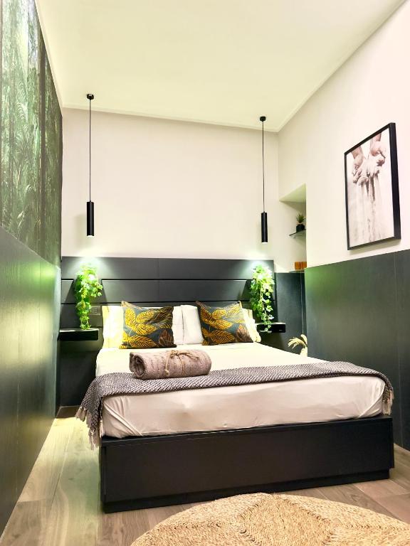 a bedroom with a large bed in a room at Falco Luxury Home - Naples Airport in Naples