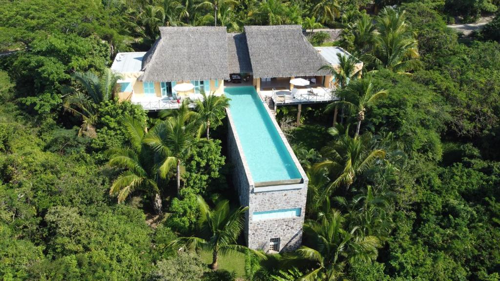 สระว่ายน้ำที่อยู่ใกล้ ๆ หรือใน Villa Coralillo in Careyes