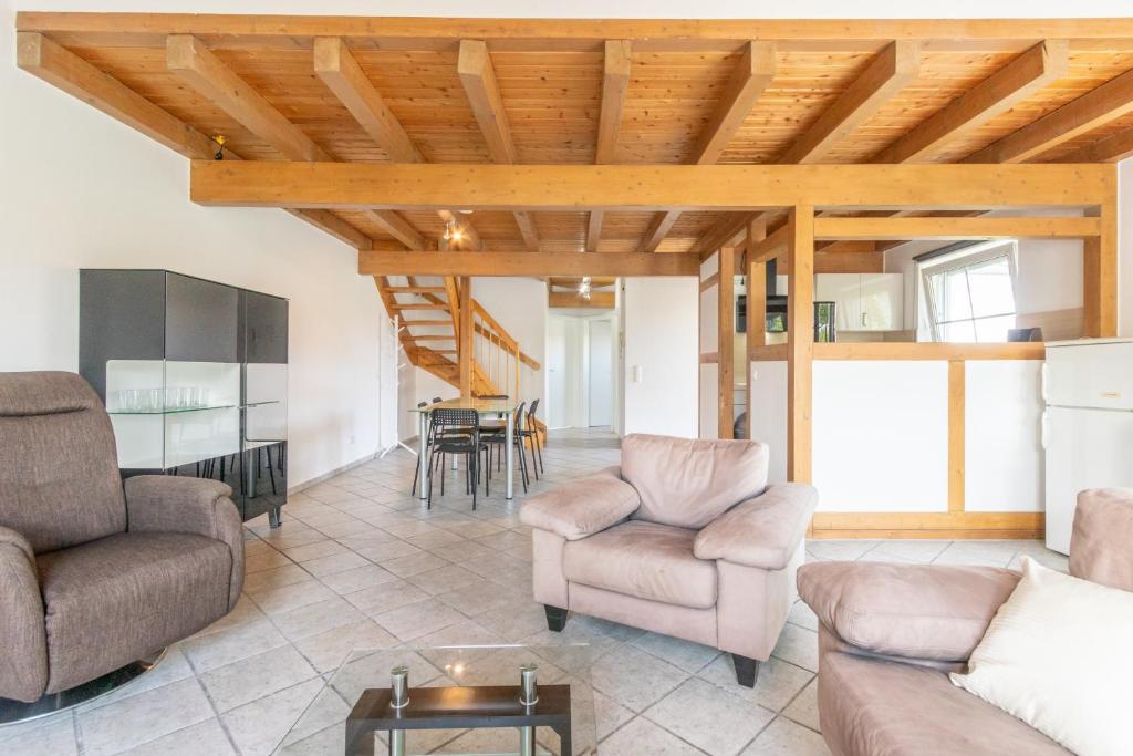 Fotografie z fotogalerie ubytování Raum Mainz Maisonette Wohnung mit 3 Schlafzimmern v destinaci Wörrstadt