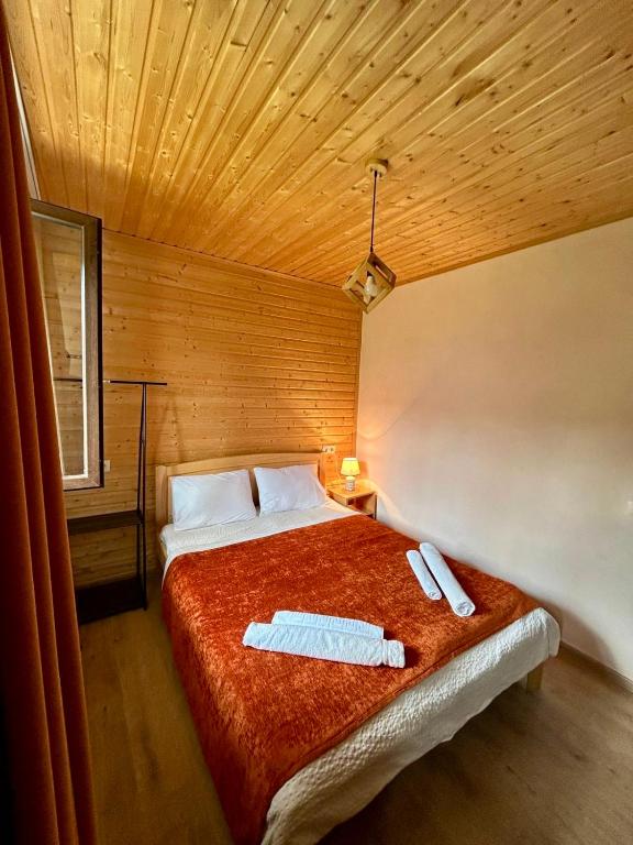 Postel nebo postele na pokoji v ubytování Guest House Keti Margiani Mestia