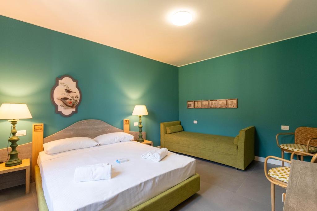 Postel nebo postele na pokoji v ubytování San Giuseppe Suite Lake Como