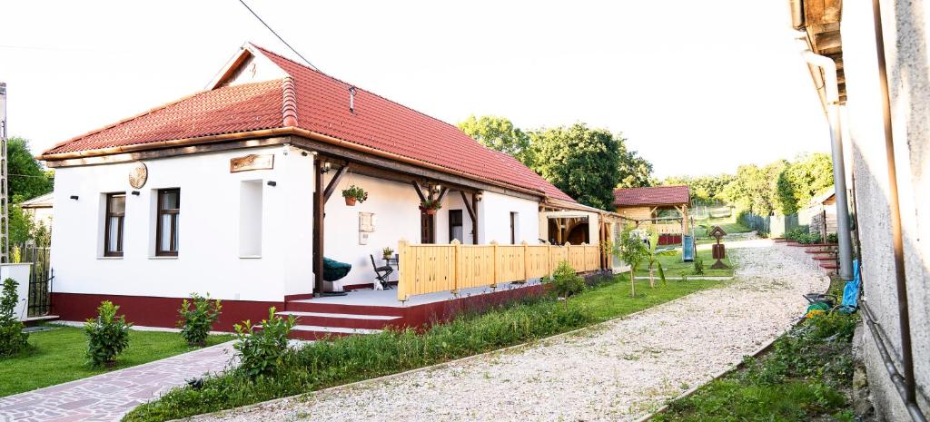 Geszthouse-Tulipános Vendégház 3426 Borsodgeszt, Kossuth Lajos utca 5 kép - 1