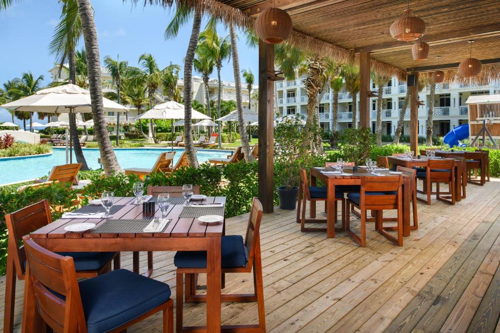 Bazén v ubytování Alexandra Resort - All Inclusive nebo v jeho okolí