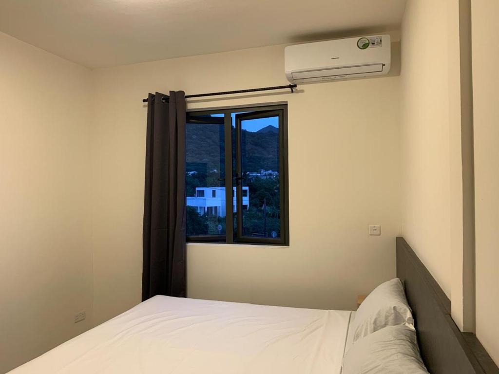 a bedroom with a bed and a window at Luxnar FF Wave in La Gaulette