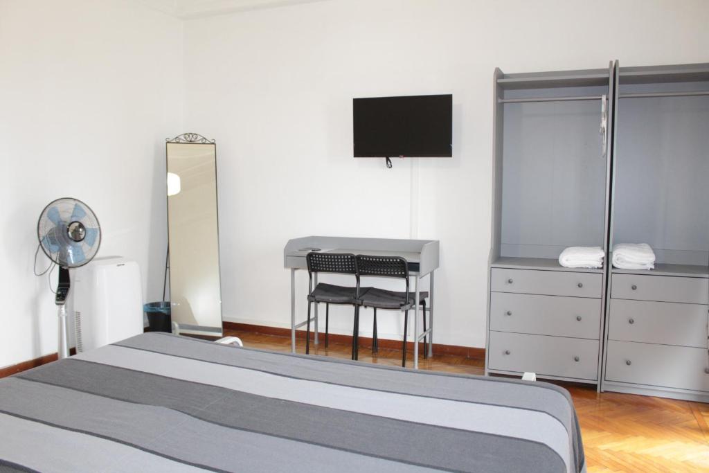Postel nebo postele na pokoji v ubytování LA LANTERNA DI ANGELO rent rooms and apartments free parking on the street front
