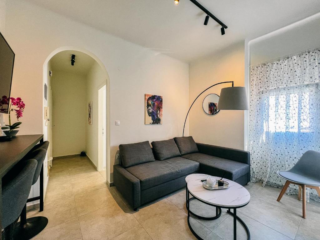 Brand New Central Minimal Condo, Thessaloniki (updated prices 2024)