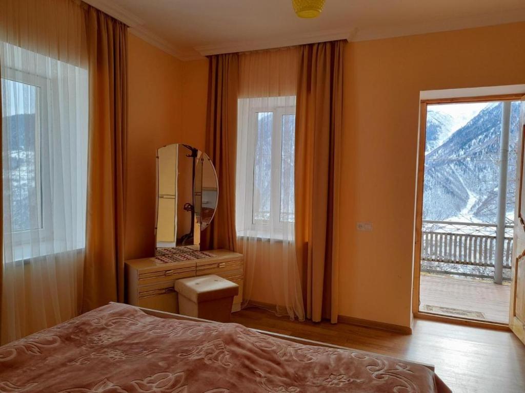 Postel nebo postele na pokoji v ubytování Guesthouse in Lankhvri
