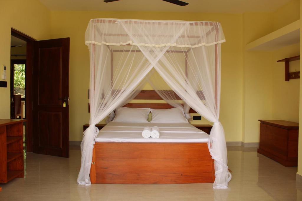 Postel nebo postele na pokoji v ubytování Kandy Lotus Chalet