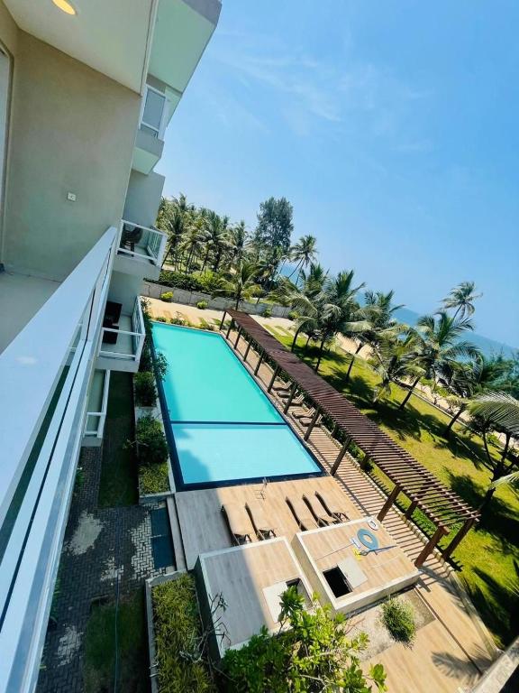 Bazén v ubytování Beachfront Apartment nebo v jeho okolí