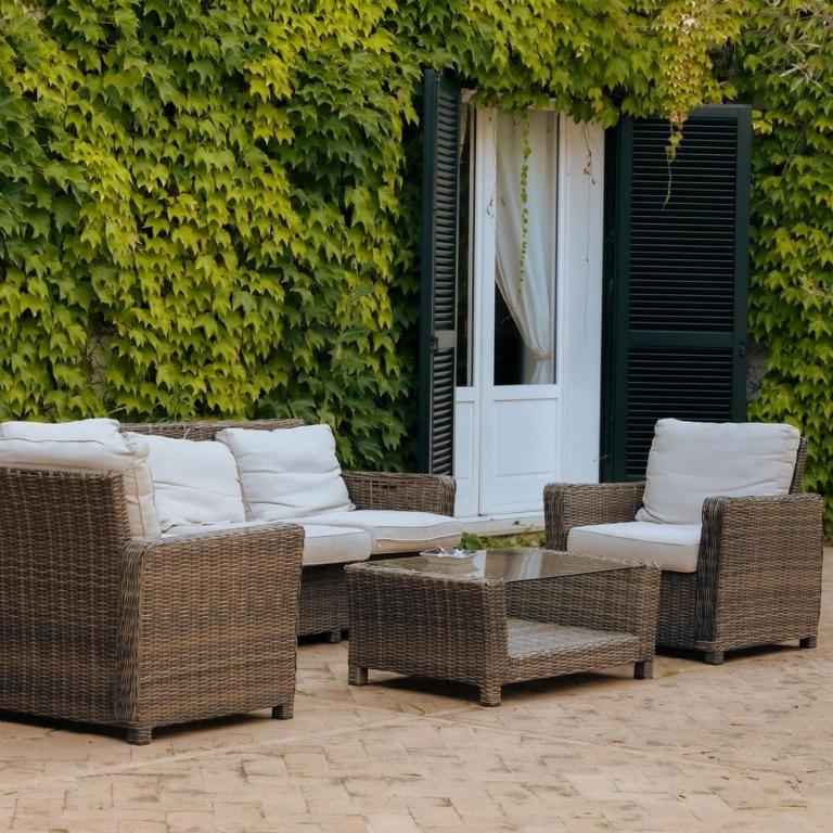 A seating area at Relais Masseria Cardillo