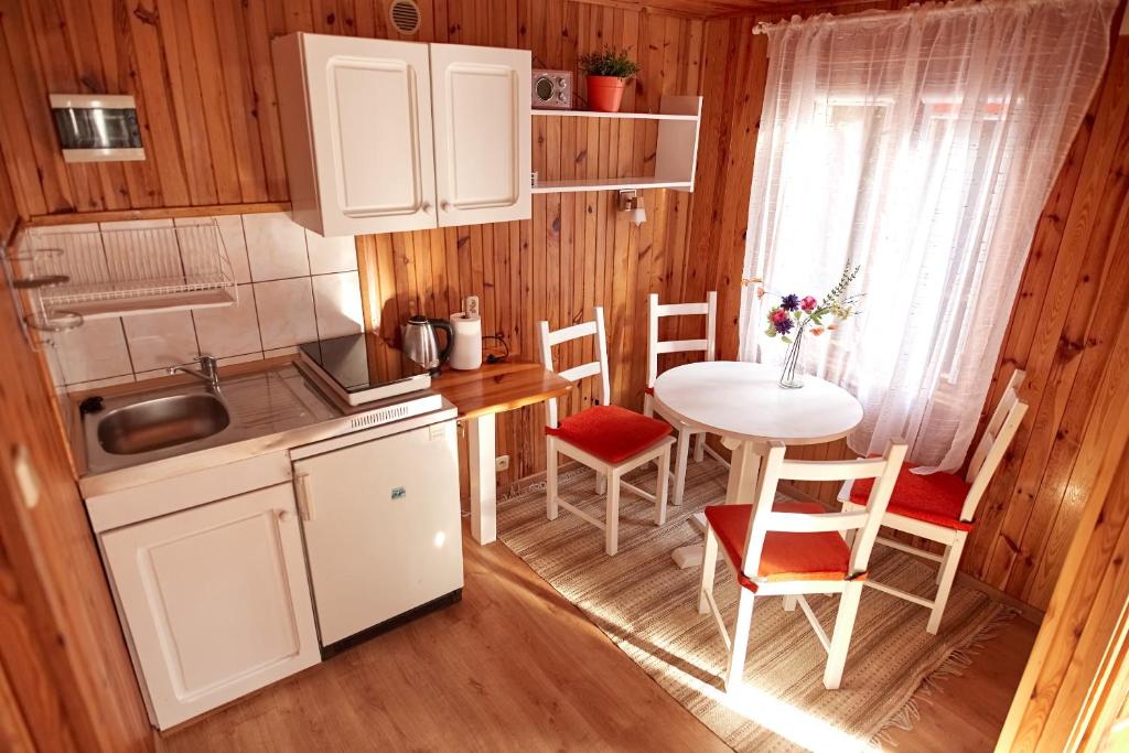 Kuchyň nebo kuchyňský kout v ubytování Ośrodek Wypoczynkowy Relaks i Apartamenty