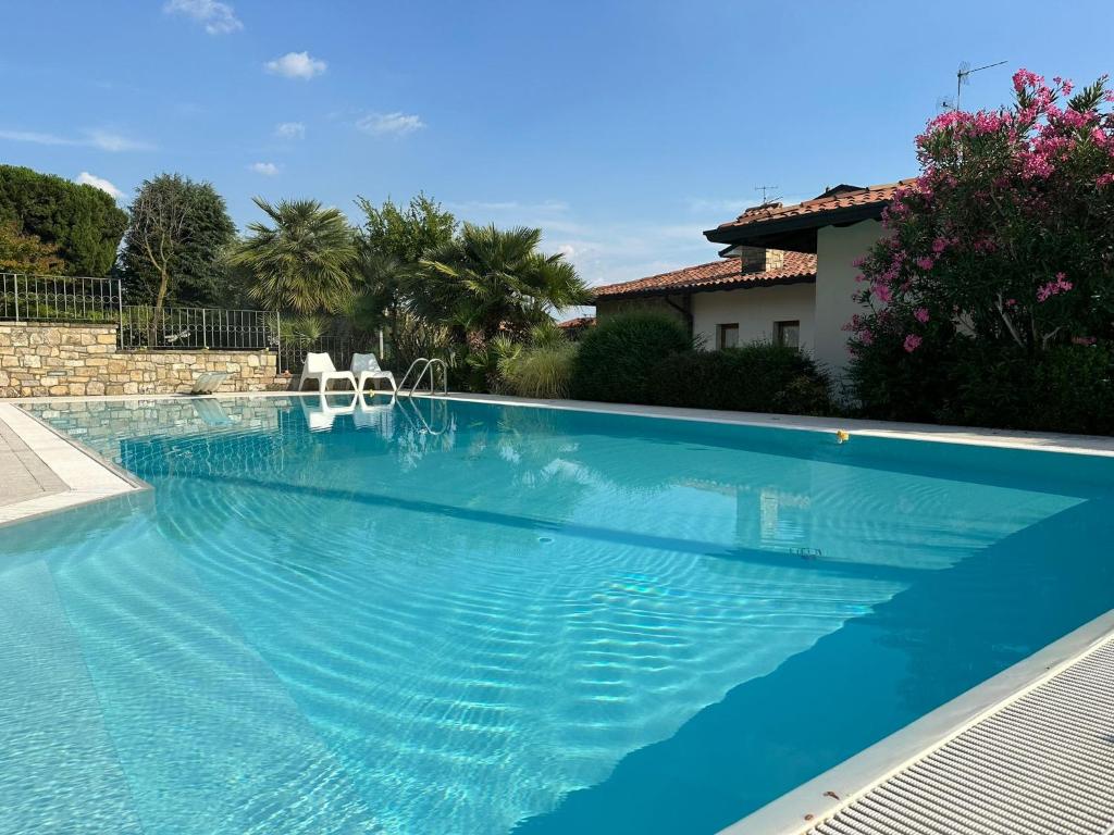 Bazén v ubytování Villa Aurora in Erbusco-Franciacorta nebo v jeho okolí