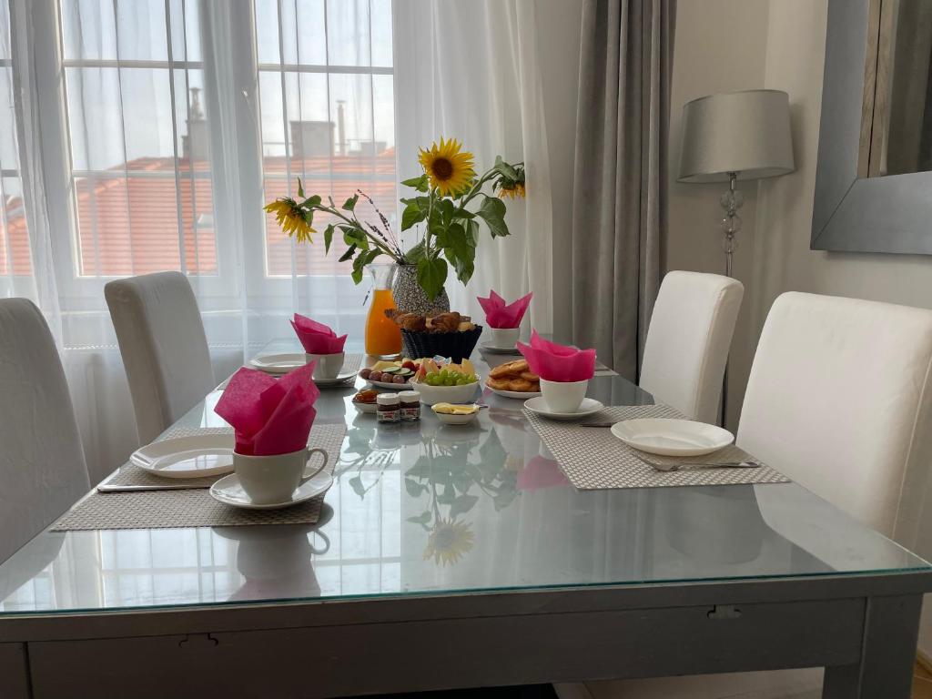 Posedenie v ubytovaní BUDACASTLE PANORAMIC LUXURIOUS FAMILY APT, FREE PARKING included