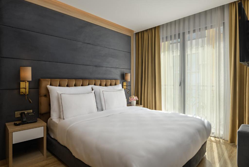 Postel nebo postele na pokoji v ubytování Gleam Bomonti Hotel