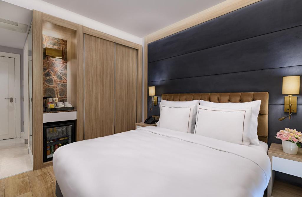 Postel nebo postele na pokoji v ubytování Gleam Bomonti Hotel