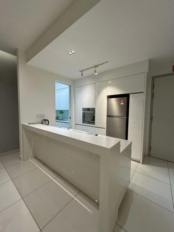 Köök või kööginurk majutusasutuses Tanjung Tokong Luxury SEAVIEW bathtub condo 2 rooms 6 pax near Straits Quay Marina Mall 丹绒道光 豪华海景 双房浴缸 高级公寓
