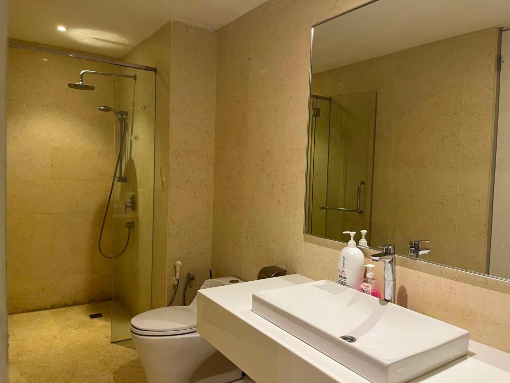 Vannituba majutusasutuses Tanjung Tokong Luxury SEAVIEW bathtub condo 2 rooms 6 pax near Straits Quay Marina Mall 丹绒道光 豪华海景 双房浴缸 高级公寓