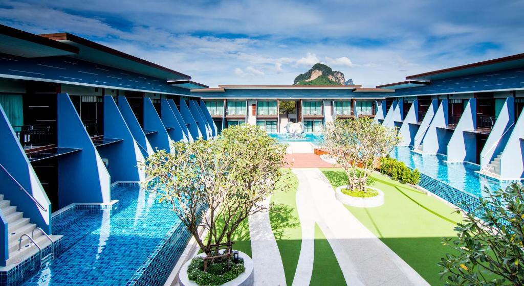 Bazén v ubytování The Phu Beach Hotel - SHA Plus nebo v jeho okolí