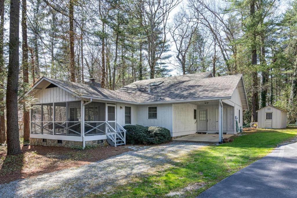 Bears` Lodge at Bonclarken, Flat Rock (updated prices 2024)