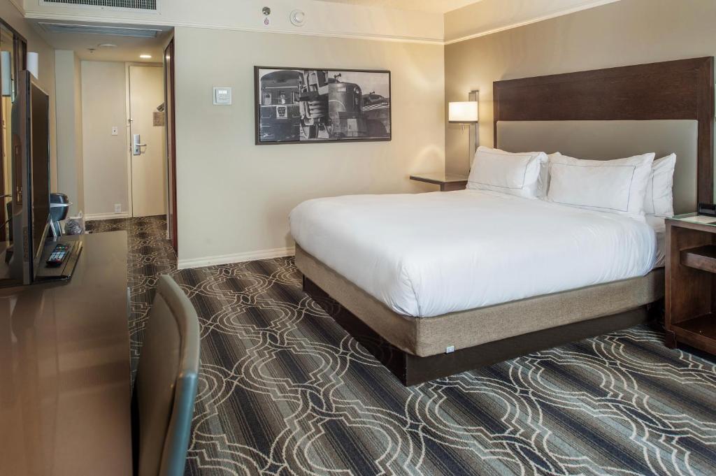 St. Louis Union Station Hotel, Curio Collection by Hilton - Deluxe Junior King Suite