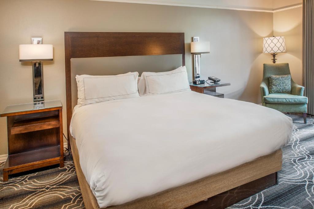 St. Louis Union Station Hotel, Curio Collection by Hilton - Deluxe King Room