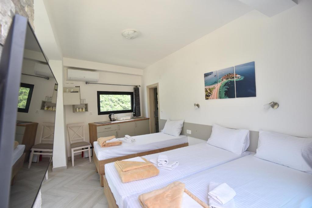 Postel nebo postele na pokoji v ubytování Apartments M Čanj