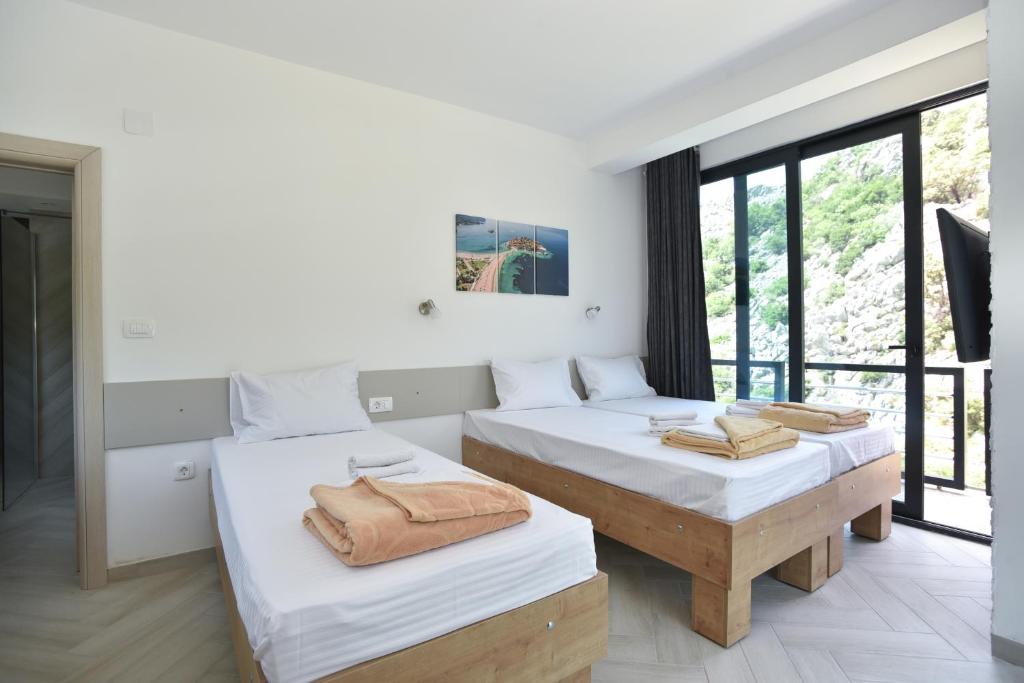 Postel nebo postele na pokoji v ubytování Apartments M Čanj