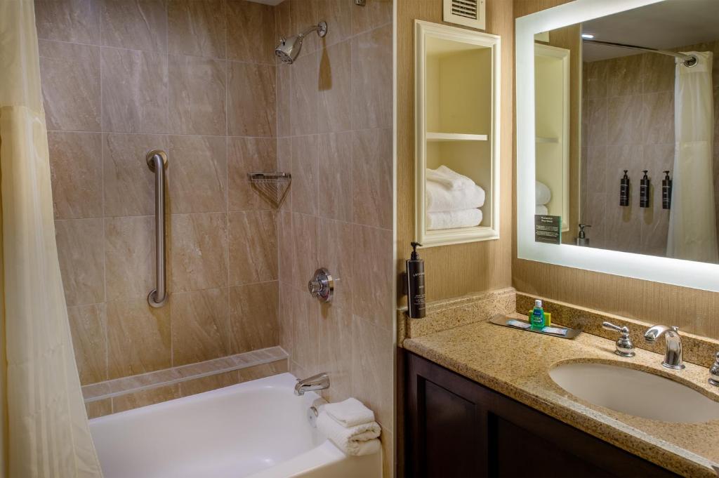 St. Louis Union Station Hotel, Curio Collection by Hilton - 