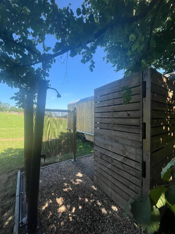 Un jardín fuera de Maringotka Ovčárka