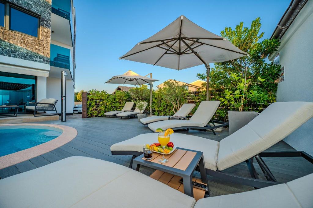 Bazén v ubytovaní Luxury Apartments VilaMaloca alebo v jeho blízkosti
