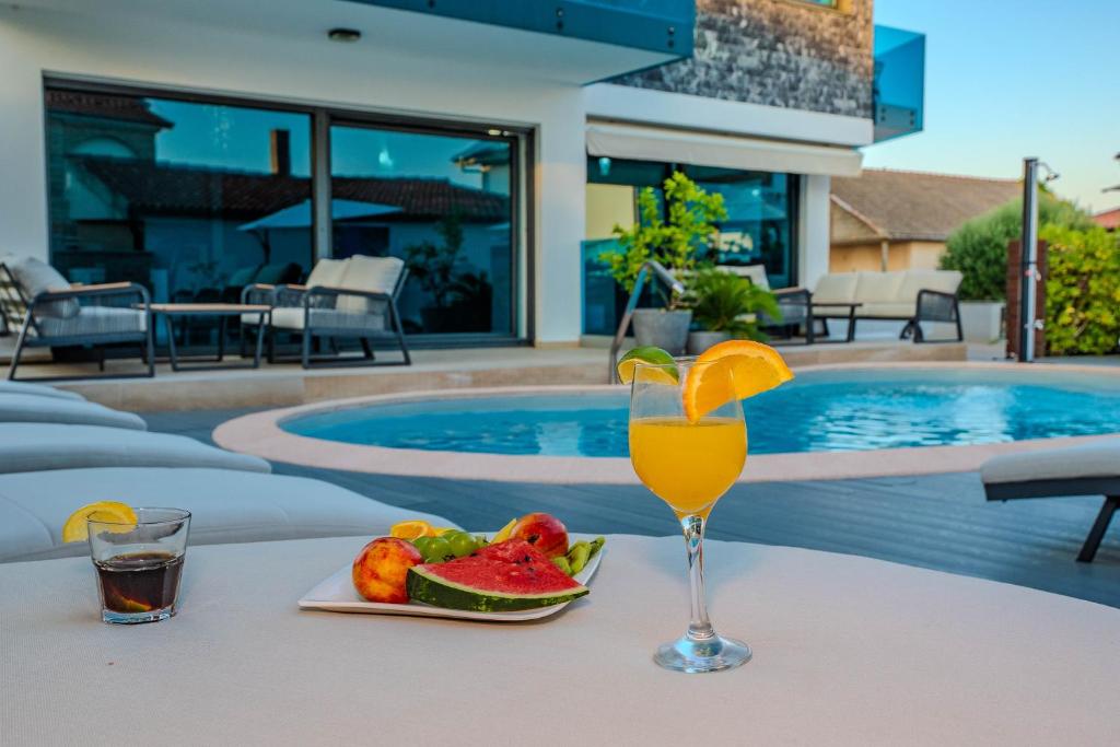 Bazén v ubytovaní Luxury Apartments VilaMaloca alebo v jeho blízkosti
