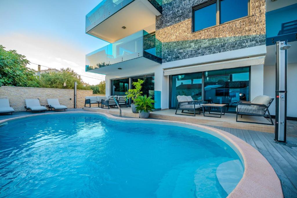 Bazén v ubytovaní Luxury Apartments VilaMaloca alebo v jeho blízkosti