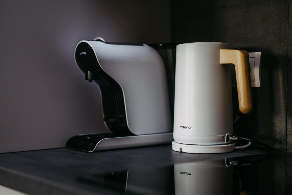 Příslušenství pro přípravu čaje a kávy v ubytování Loft Schottenau